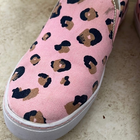 Lilly Pulitzer SEEING SPOTS JULIE SNEAKERS Slip on Size 9 - Picture 2 of 9